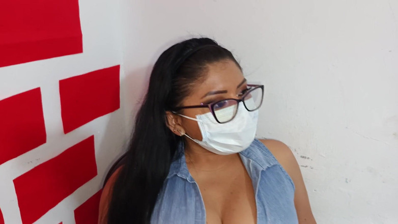 NEGRITA SEXY: Il capo sottomette l'impiegato e finisce per scoparlo in ufficio