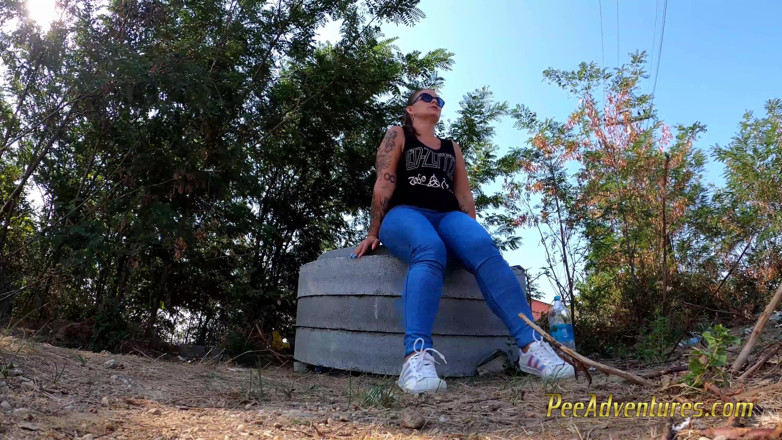 Pee Adventures: Chubby girls pee in her colants on a fitness session...