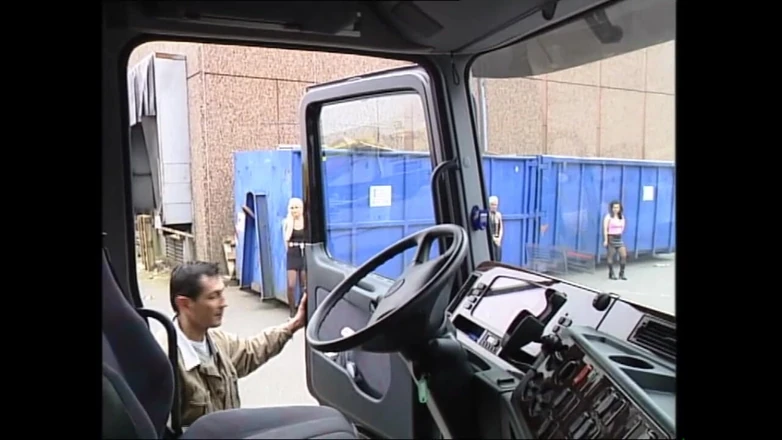 MUSCHI TV - our best full movie: Uită-te cum te mănânc