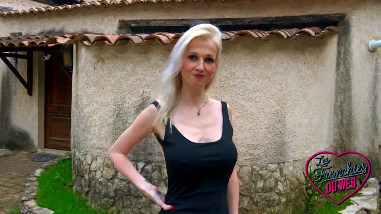 The Frenchies of the web: Jade ve Amanda, bir adam tarafından sikilen iki yaramaz kız