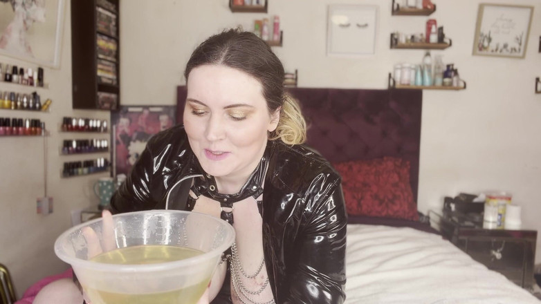 MissFFW: 오줌을 위해 파열된 미스 Ffw