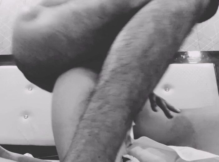 Rishi: Ab Nhi Aaugi Kbhi Tumhe Meri Kasam Nikalo Bahar Tight...