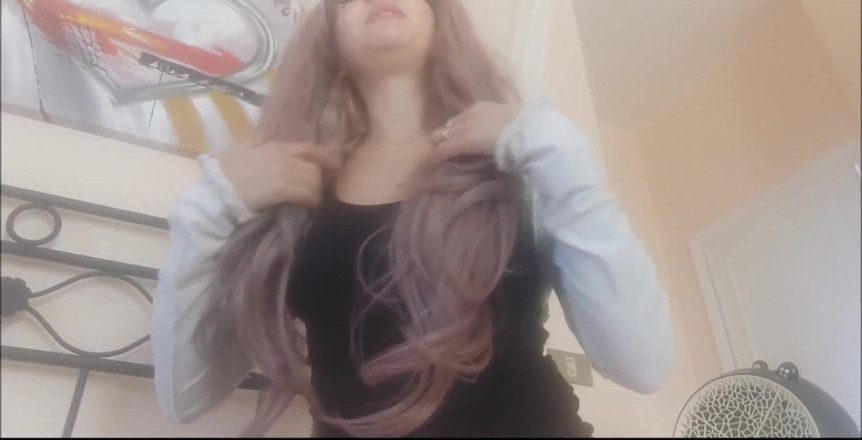 savannahamatoriale: أنت منحرف كفء وله وجه أحمق. لعق قدمي تفوح منه رائحة العرق!