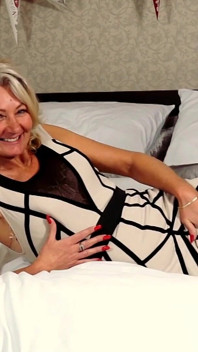 English Mature MILF with a Beautiful Hairy Pussy Masturbating