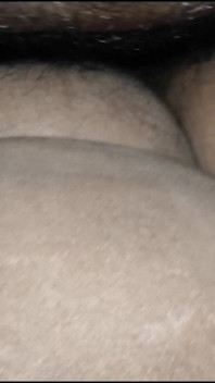 La sexy Sangeeta bhabhi montre sa chatte rose et taille une belle pipe profonde à son copain