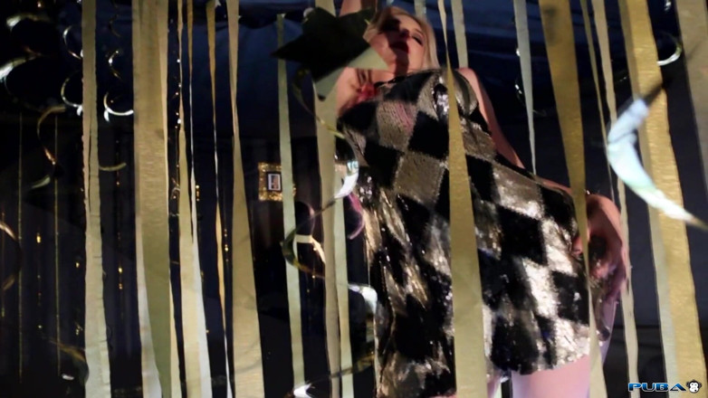 Leya Falcon: Harley Quinn Gold Club Tease