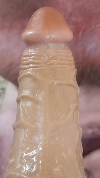 Primo piano scopata anale con dildo incluso succhiare e sborrare, culo in bocca e sborrata.