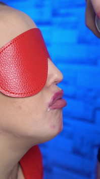 I Cheated My Stepsister in the Game for the Taste, Cum in Her Mouth, She Did Not Notice!