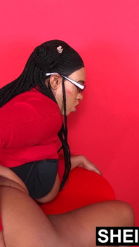 Je me déshabille de mon string, j’ai gagné mon gros trou de cul d’un jeune cul, sheisnovember écarte les fesses d’ébène en gros plan
