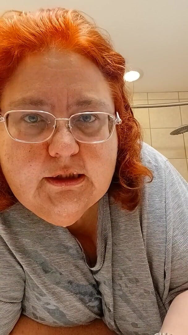 BBW nurse Vicki adventures with friends: Çok fazla yedin ve burnunu dağıttı