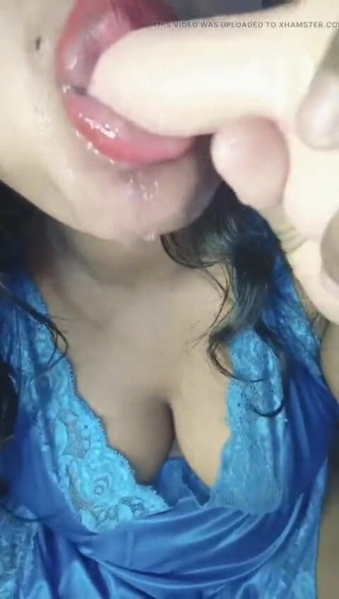 HotlisaAct: Awek India panas menghisap dildo