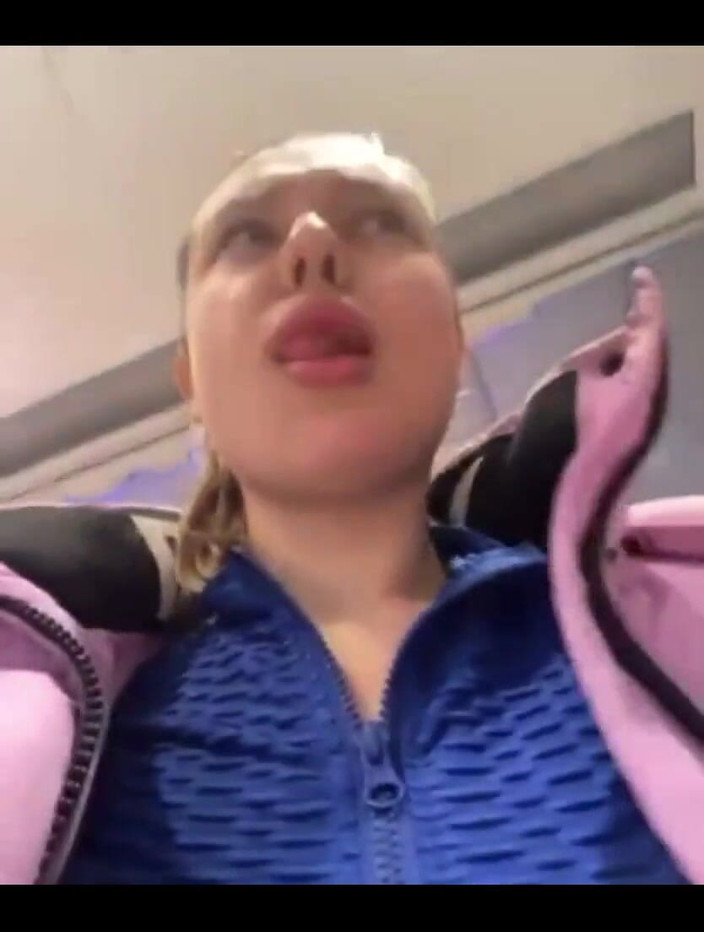 JuiceLussie: Masturbation dans une cabine d’essayage, gros plan