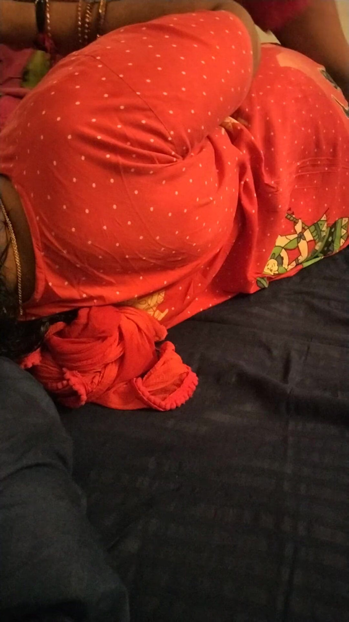 Tamil lesbian: Ділиться своїм сексом і брудними розмовами