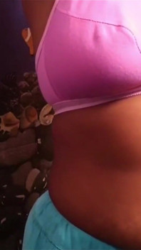 Ammu mostrando peitos enormes no banheiro