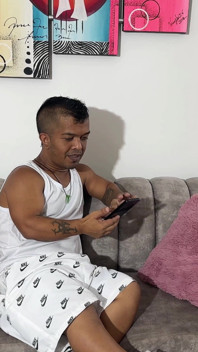Văd fotografii sexy cu sora mea vitregă însărcinată pentru iubitul ei și în schimbul faptului că nu am acuzat-o cu tații noștri vitregi se fute