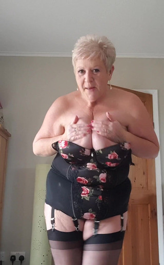 Uk Joolz: Ranní kluci! Další nezbedný tanec pro tebe dnes ráno.