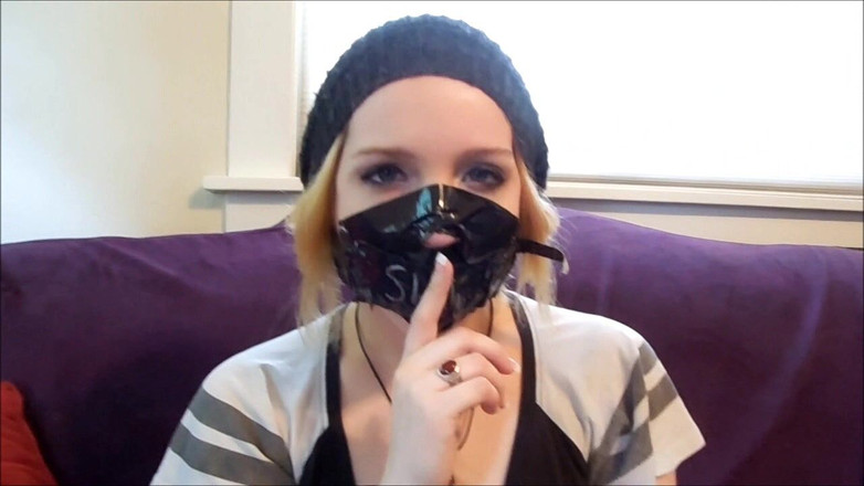 Selfgags classic: Il cassiere segreto imbavagliato!