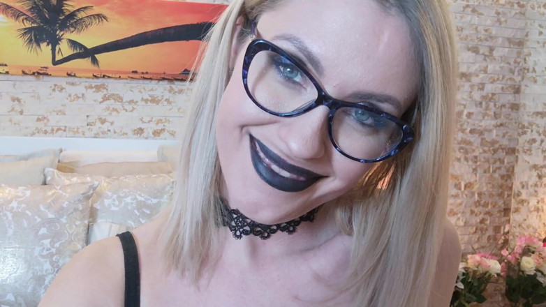 Erotic Tanya: The giantess and her boobs!