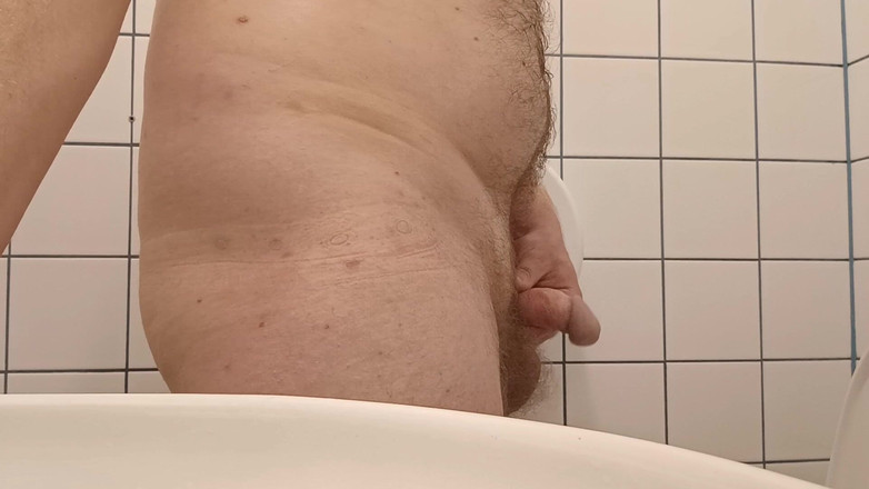 Ed Eden: Baño público 5