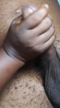 Awek montel Afrika berpantat besar menerima batang besar Krissyjoh dan membuatkannya pancut