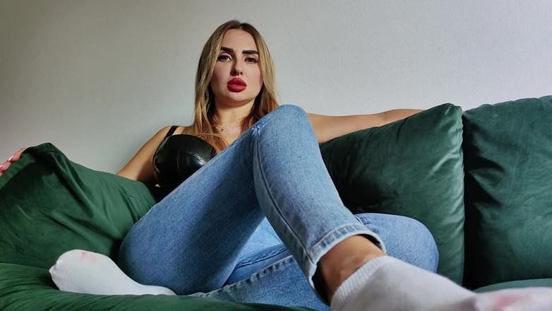 Goddess Lena: Șosetele mele murdare. Gândurile tale murdare