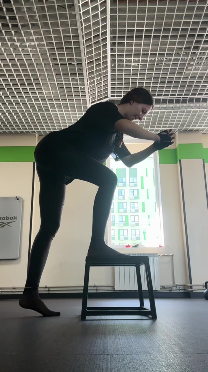 Skinny_lady69: Gimnasio en calcetines de nylon
