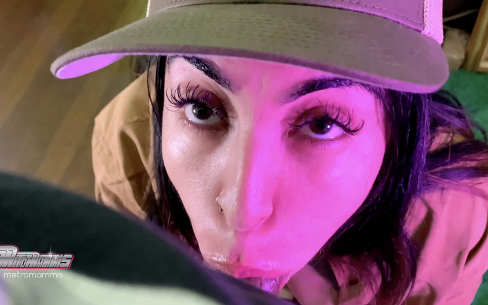 Metro Mammis: Metromammis - doručovatelka dostane všechno velké černé péro, které chce