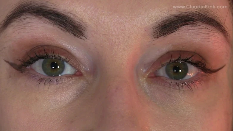 Claudia Kink: जब आप स्ट्रोक करते हैं तो मेरी आंखों में गहराई तक घूरें