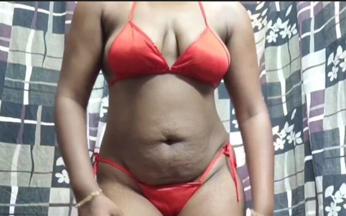 Yourlaxmi: Černá dívka v bikinách žhavý sex a stříkání do kundičky