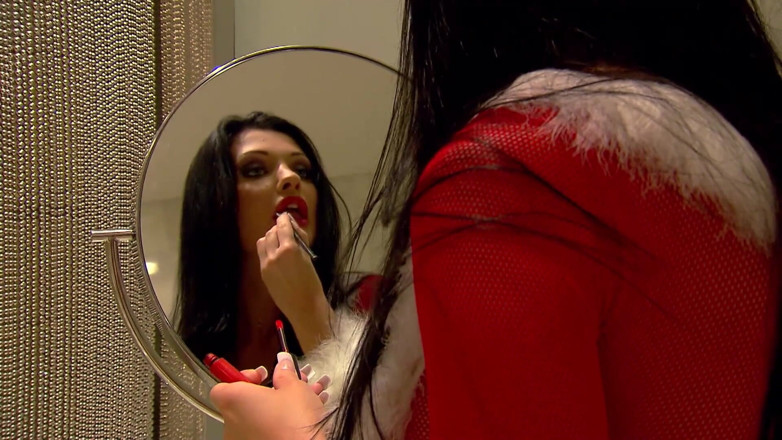 MILF and Big Wet Tits XXX: Si jalang latina yang bengkung deepthroat zakar Santa dan dipancut...