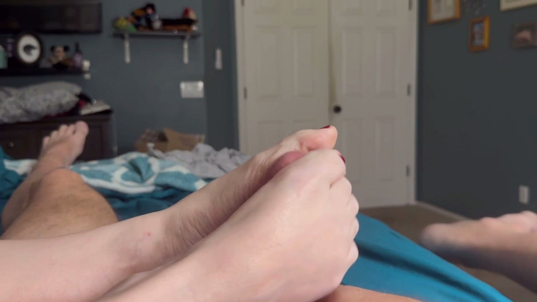 Tiana Skyy: Bosá manželka ti dá footjob a vezme pěknou nálož na...