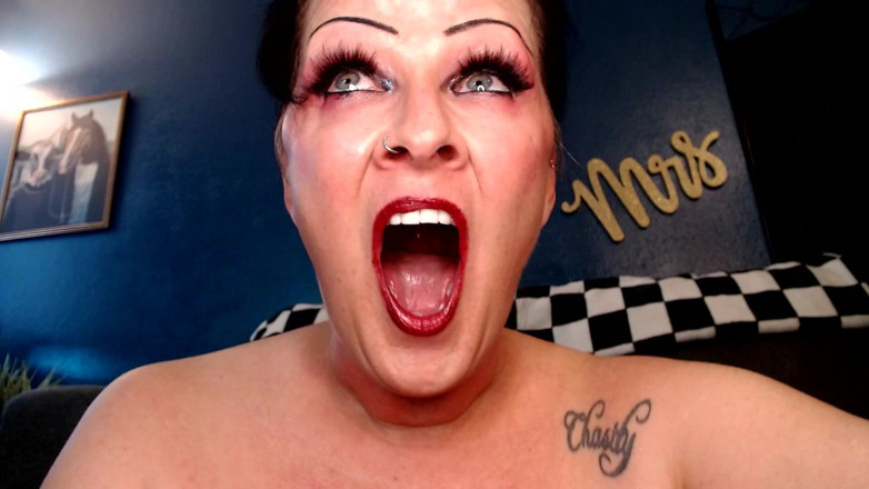 Abby Anna: Yawns grande bocca spalancata