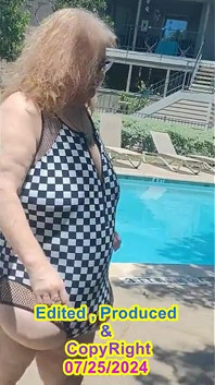 L'infermiera Vicki indossa delle perere in piscina
