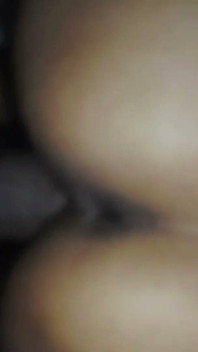 Lagi asik nikmatin memek sempit keponakan temannya sendiri xxx