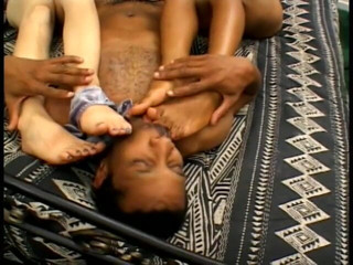 Hot Sex Party: 2人の遊び心のあるふしだらな女、ヴァイオレット・ディマルコとレナ・ラモンは、ミスター・エイティーンの巨大なドンの上をハイヒールの上を歩くのが好きです