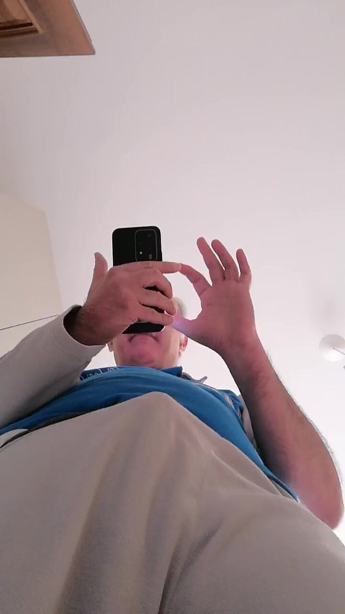 Setesesso7: 私の手が硬く腫れたチンコの上で手で震える音が聞こえる