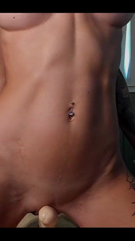 Sandy Loves to Rub Her Clit