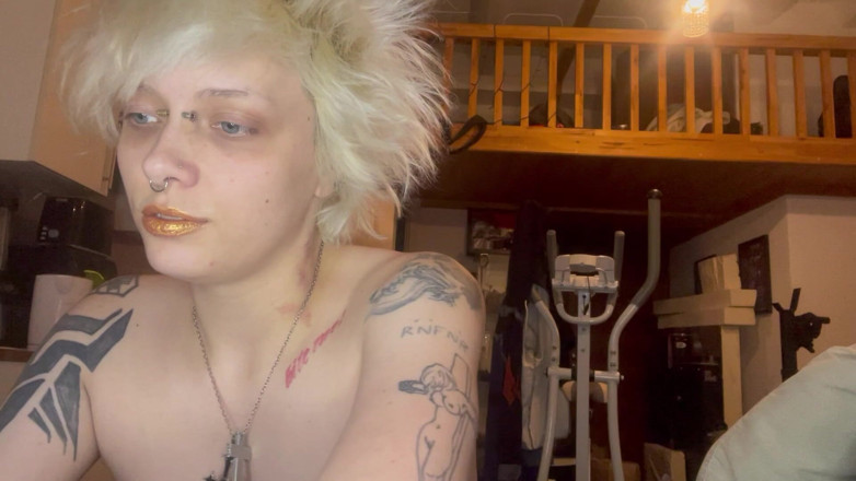 Glitterqueen1999: Une fille gothique se fait fétiche pour le rouge à lèvres...