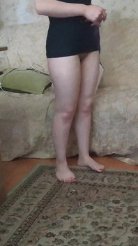 Mi novia está jugando con mi gran polla en la boca