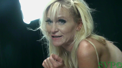 Nasty grannies: Ofisteki adam büyük memeli gilf sigara içen karımı sikiyor