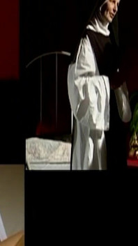 Wypadająca cipka napalonej zakonnicy rozciągnięta szeroko i palcami głęboko