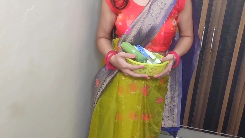 Apki_Sonakshi: Desi Village MILF Bhabhi sfruttata da Devar e ha scopato...