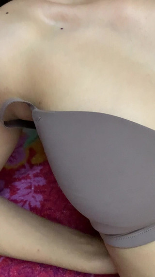 Riya mickey: Desi ukazuje rozkošný zadek