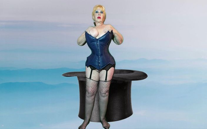 Carmen Angel: Mamie Carmen Angel, baise avec un gode magique et orgasme