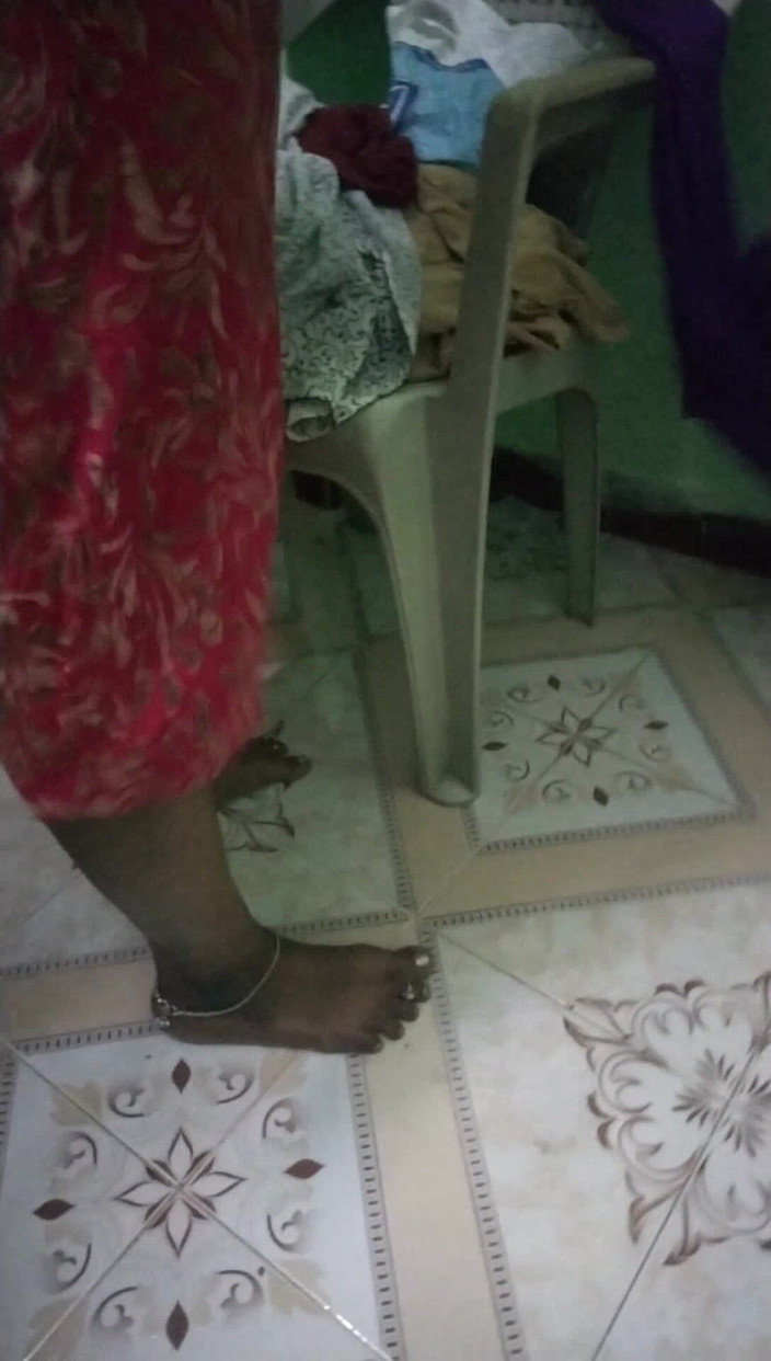 Tamil lesbian: 三个阿姨在我的卧室里穿着热辣的礼服