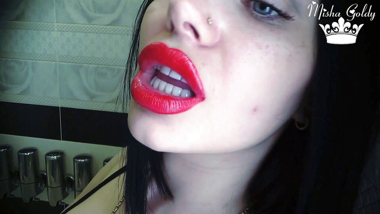 Goddess Misha Goldy: あなたは永遠に私の美しい体の一部です!食べるフェチ!