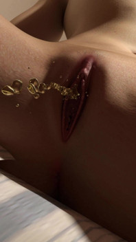 Schöne betrügende ehefrau mit dickem arsch mit brille gibt blowjob und bekommt doggystyle von big cock boy - die liebe einer stiefmutter