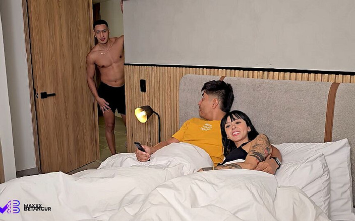 Maxxx Betancur: 戴绿帽子的妻子偷偷操她丈夫的朋友在他身边 - max betancur和luna Vitaler