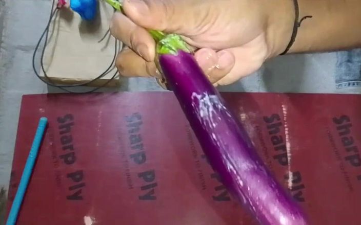 Banti: 이 게이 소년은 그의 후장 Brinjal 삽입으로 재미있다