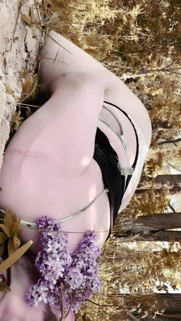 King Of Crossdress: Spiaggia pericolosa in posa vicino alle persone 4 u